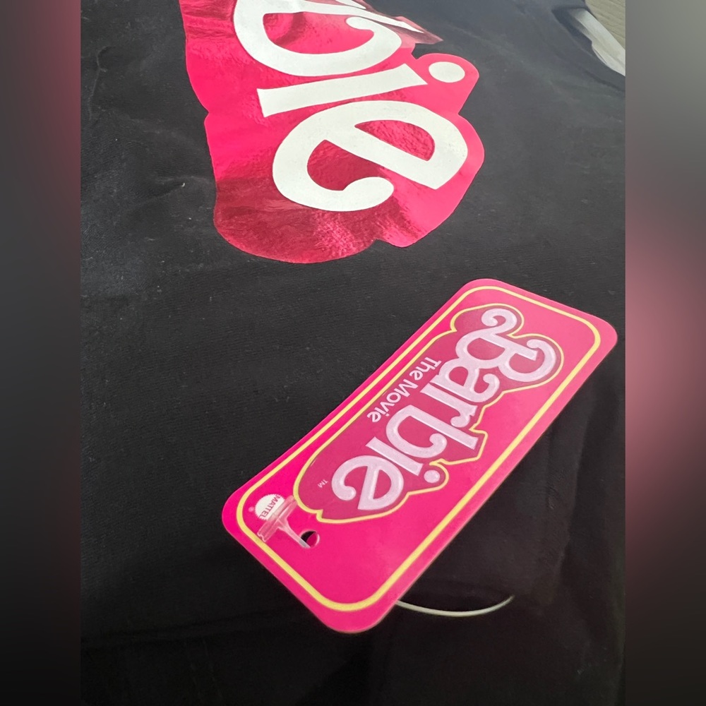 🩷 NWT! Barbie Pink Foil Black Tee - Picture 5 of 6